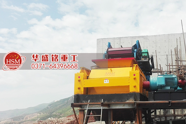 外貿(mào)訂單再創(chuàng)佳績，輥式破碎機出口國外。 