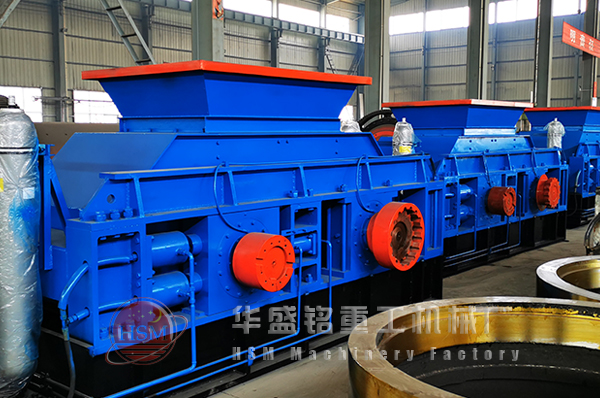 1510型液壓對輥破碎機裝車發(fā)往安徽桐城 